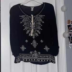 Forever 21 black and white embroidery blouse